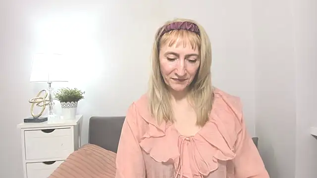 MargaretMilf69 online show from March 14, 4:30 pm