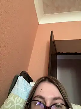 DearAlise online show from March 15, 10:21 am