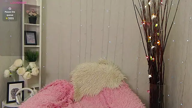 Holygirl  online show from March 13, 1:43 am