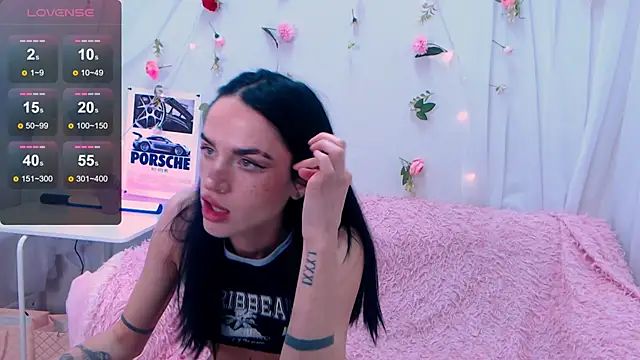 Snapshot of Holygirl_ chatting on March 9, 2:15 am Holygirl online show from March 9, 2:15 am