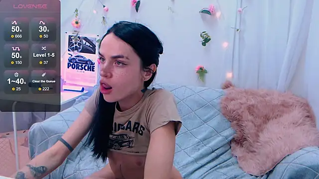 Snapshot of Holygirl_ chatting on March 23, 2:15 am Holygirl online show from March 23, 2:15 am