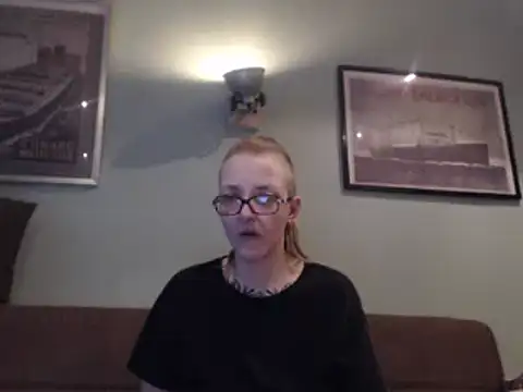 Snapshot of Astrid-Gilbert chatting on February 14, 6:08 pm Astrid-Gilbert online show from February 14, 6:08 pm
