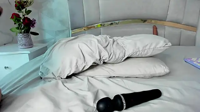 zoe taylorr1 online show from March 11, 8:09 am