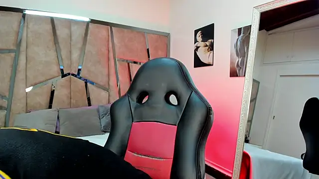 Snapshot of LeandroRusso chatting on February 11, 8:31 pm LeandroRusso online show from February 11, 8:31 pm