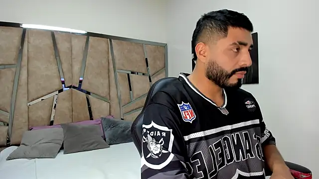 Snapshot of LeandroRusso chatting on February 12, 8:40 pm LeandroRusso online show from February 12, 8:40 pm