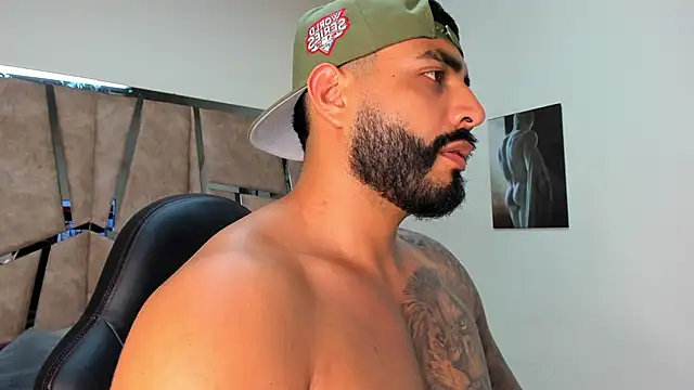 Snapshot of LeandroRusso chatting on February 24, 12:41 am LeandroRusso online show from February 24, 12:41 am