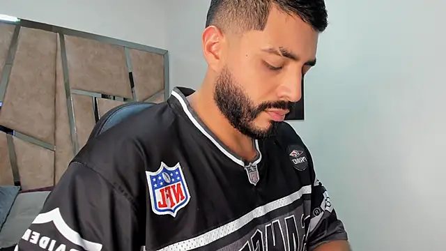 Snapshot of LeandroRusso chatting on February 25, 7:58 pm LeandroRusso online show from February 25, 7:58 pm