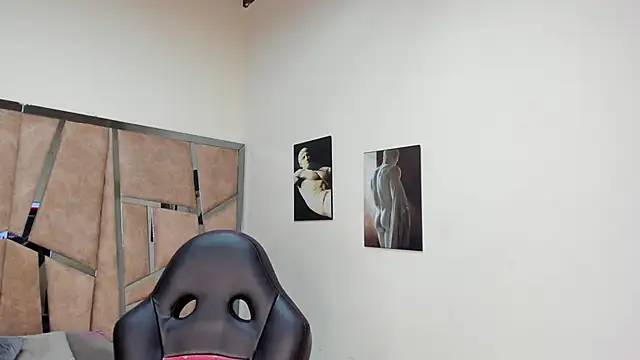 Snapshot of LeandroRusso chatting on February 27, 8:20 pm LeandroRusso online show from February 27, 8:20 pm