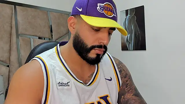 Snapshot of LeandroRusso chatting on March 1, 9:15 pm LeandroRusso online show from March 1, 9:15 pm