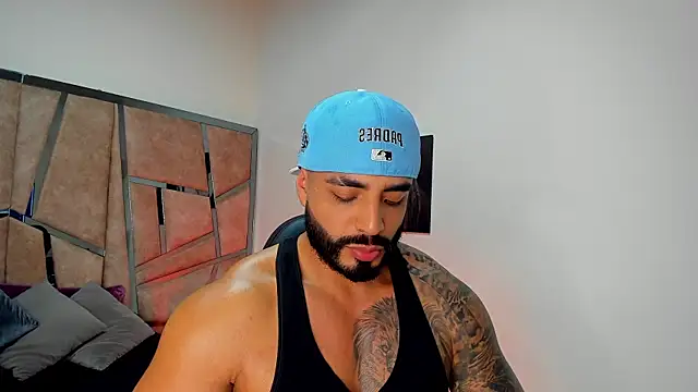 Snapshot of LeandroRusso chatting on March 6, 8:48 pm LeandroRusso online show from March 6, 8:48 pm