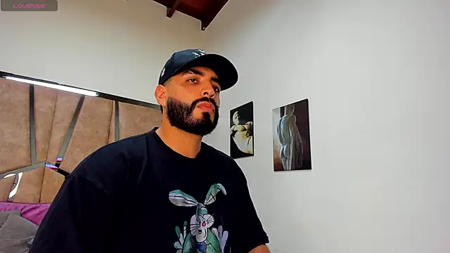 Snapshot of LeandroRusso chatting on March 8, 9:51 pm LeandroRusso online show from March 8, 9:51 pm