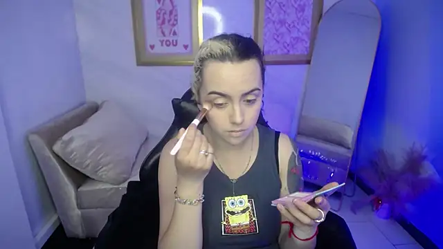 Hela v online show from November 7, 1:00 pm