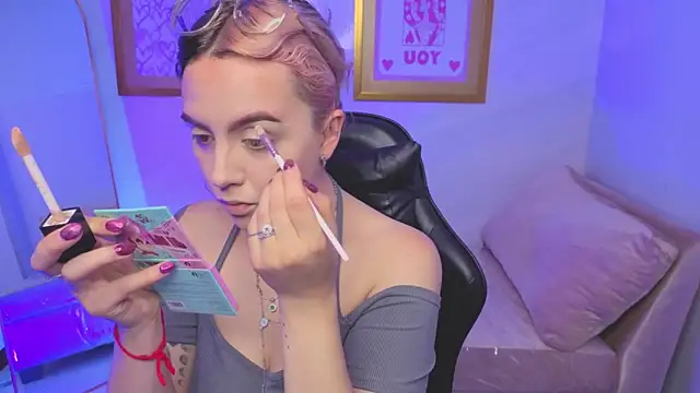 Hela v online show from January 14, 8:03 pm