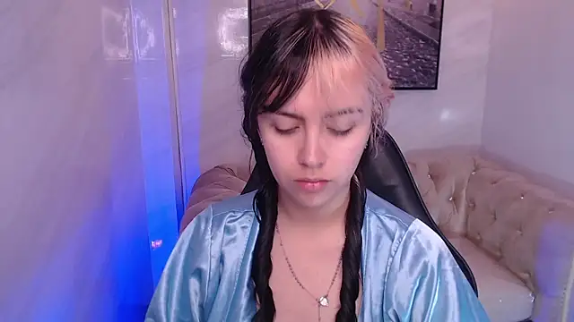 Snapshot of Hela_v chatting on February 28, 1:01 pm Hela v online show from February 28, 1:01 pm