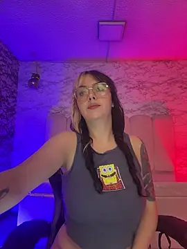 Snapshot of Hela_v chatting on March 18, 2:31 pm Hela v online show from March 18, 2:31 pm