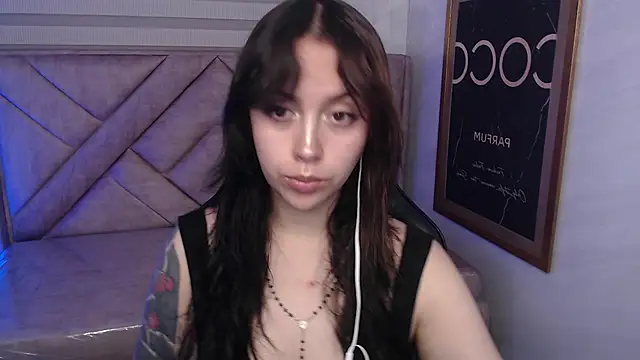 Hela v online show from May 4, 1:07 pm