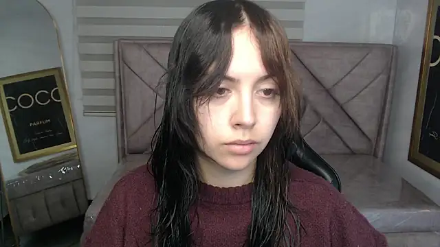 Hela v online show from May 5, 12:13 pm