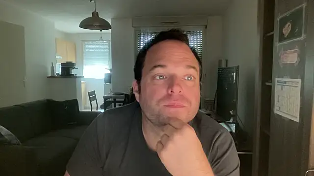 Funnyjul31 online show from April 3, 9:07 am