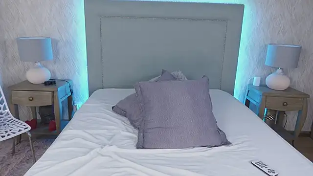 Snapshot of MillaBlis chatting on February 24, 12:20 am MillaBlis online show from February 24, 12:20 am