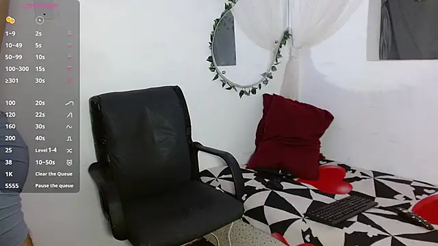 Snapshot of Luna-Naughty chatting on November 29, 2:36 am Luna-Naughty online show from November 29, 2:36 am