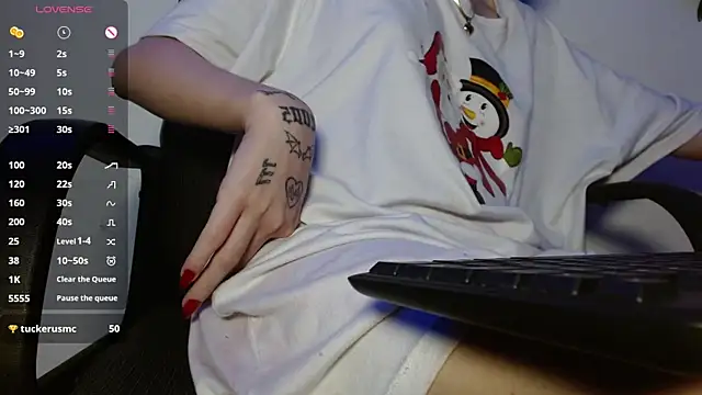 Snapshot of Luna-Naughty chatting on January 18, 6:34 pm Luna-Naughty online show from January 18, 6:34 pm