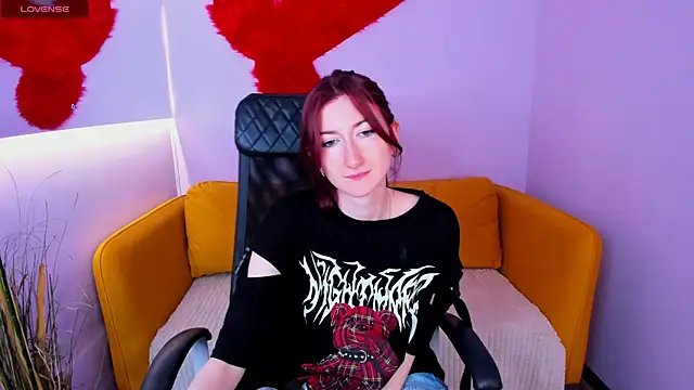 Snapshot of Violet_Moreau chatting on July 10, 9:56 am Violet Moreau online show from July 10, 9:56 am