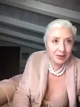 Snapshot of divinaerotica chatting on March 21, 5:34 pm divinaerotica online show from March 21, 5:34 pm