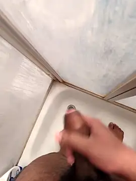 Snapshot of Heavy_Daddyy chatting on March 15, 3:06 pm Heavy Daddyy online show from March 15, 3:06 pm