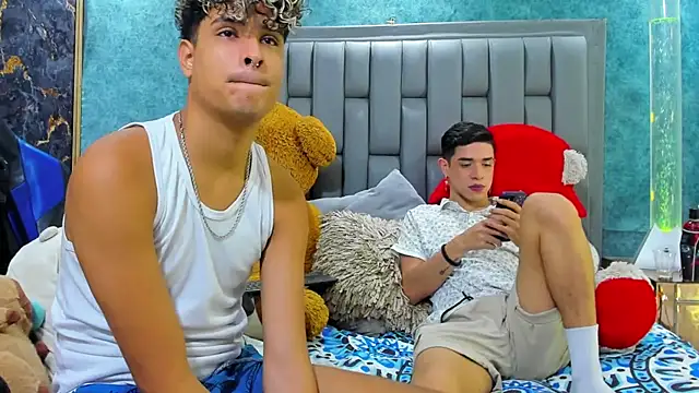 Snapshot of Sexys_Hornys_Boys chatting on January 28, 7:32 pm Sexys Hornys Boys online show from January 28, 7:32 pm