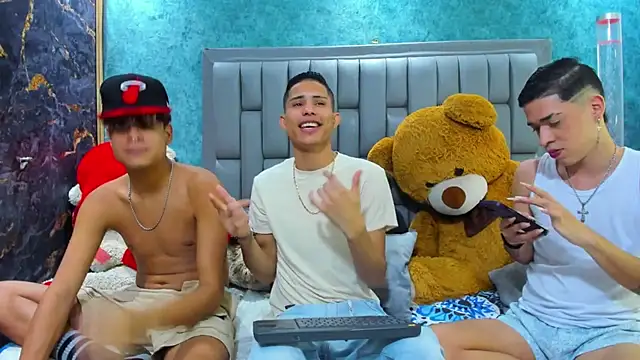 Snapshot of Sexys_Hornys_Boys chatting on February 1, 10:44 pm Sexys Hornys Boys online show from February 1, 10:44 pm