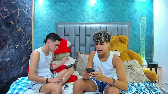Snapshot of Sexys_Hornys_Boys chatting on February 3, 10:54 pm Sexys Hornys Boys online show from February 3, 10:54 pm