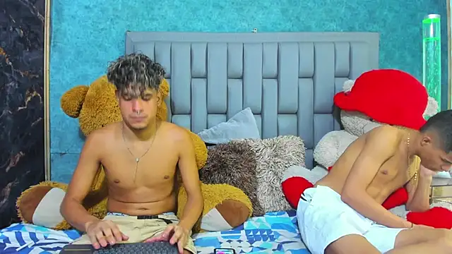 Snapshot of Sexys_Hornys_Boys chatting on February 28, 10:28 pm Sexys Hornys Boys online show from February 28, 10:28 pm