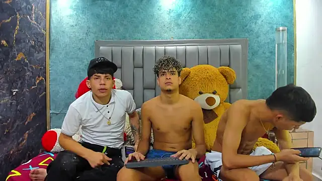 Snapshot of Sexys_Hornys_Boys chatting on March 11, 12:11 am Sexys Hornys Boys online show from March 11, 12:11 am
