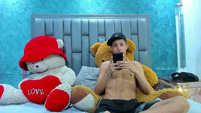Snapshot of Sexys_Hornys_Boys chatting on March 13, 11:27 pm Sexys Hornys Boys online show from March 13, 11:27 pm