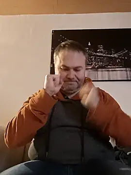 Snapshot of Pourleplasirs chatting on February 6, 10:32 pm Pourleplasirs online show from February 6, 10:32 pm