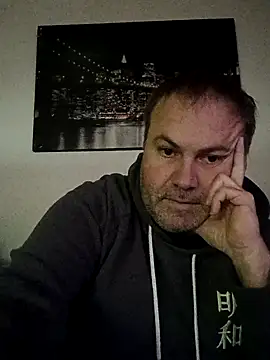 Snapshot of Pourleplasirs chatting on December 21, 10:39 pm Pourleplasirs online show from December 21, 10:39 pm