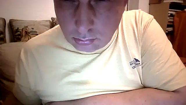 Snapshot of GrandpasDadBulg chatting on October 26, 10:04 pm GrandpasDadBulg online show from October 26, 10:04 pm