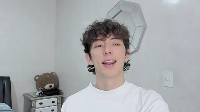 miketwink online show from February 18, 11:22 pm