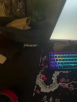 Snapshot of Mo_2003 chatting on February 11, 9:14 pm Mo 2003 online show from February 11, 9:14 pm