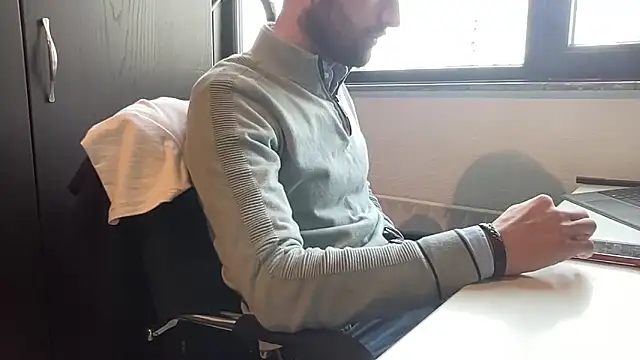 bullyboyy online show from February 9, 10:41 am