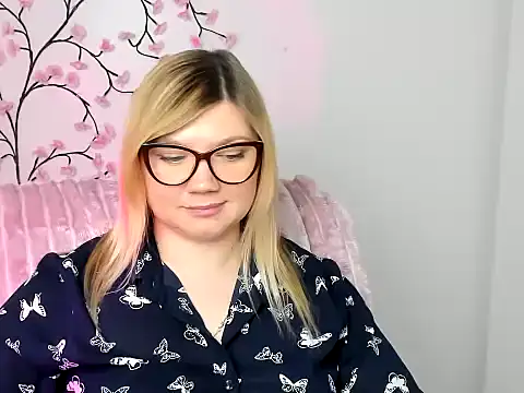 Snapshot of Lola_moree chatting on January 5, 5:27 pm Lola moree online show from January 5, 5:27 pm