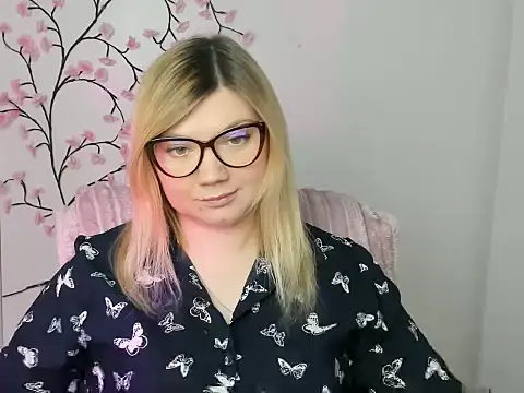 Snapshot of Lola_moree chatting on January 8, 12:51 pm Lola moree online show from January 8, 12:51 pm