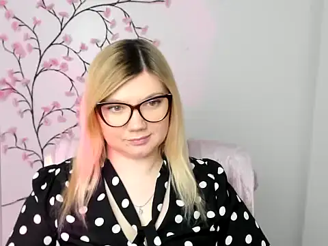 Snapshot of Lola_moree chatting on January 9, 12:52 pm Lola moree online show from January 9, 12:52 pm