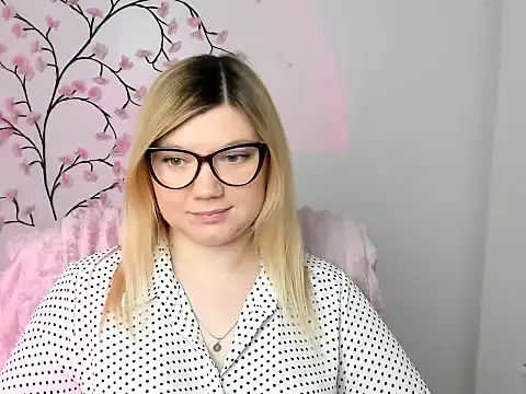 Snapshot of Lola_moree chatting on January 12, 1:05 pm Lola moree online show from January 12, 1:05 pm