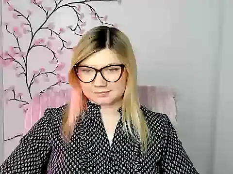 Snapshot of Lola_moree chatting on January 16, 12:42 pm Lola moree online show from January 16, 12:42 pm