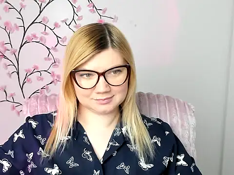 Snapshot of Lola_moree chatting on February 4, 12:44 pm Lola moree online show from February 4, 12:44 pm