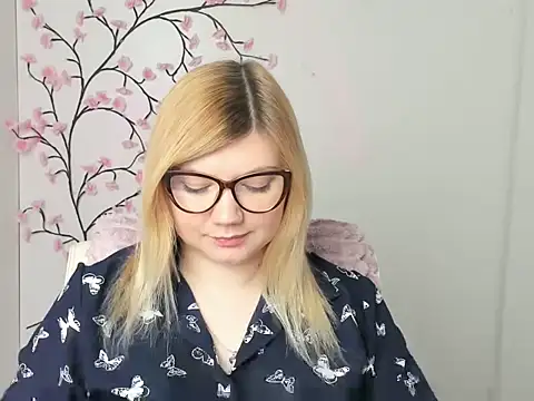 Snapshot of Lola_moree chatting on February 8, 1:14 pm Lola moree online show from February 8, 1:14 pm