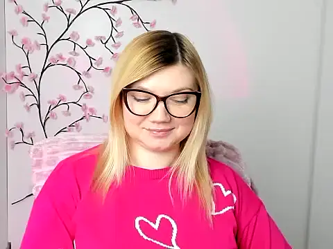 Snapshot of Lola_moree chatting on February 10, 12:42 pm Lola moree online show from February 10, 12:42 pm