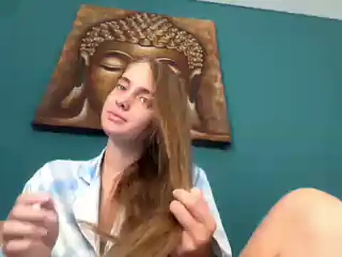 Snapshot of valure_lera chatting on February 24, 10:36 pm valure lera online show from February 24, 10:36 pm