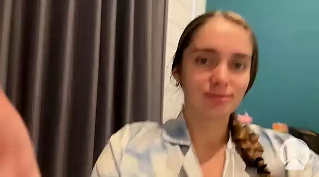 Snapshot of valure_lera chatting on March 18, 3:31 am valure lera online show from March 18, 3:31 am